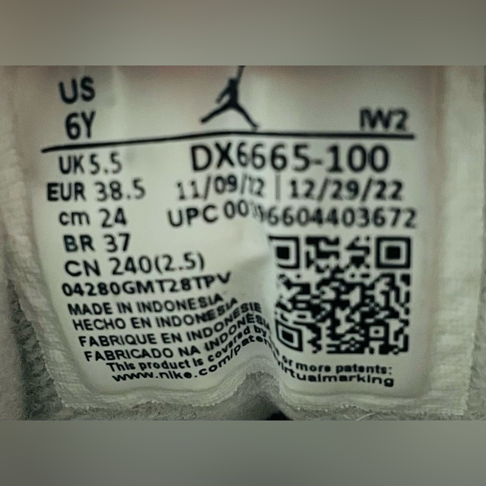 Nike Jordan 3 “Hide and Seek”
6Y-7.5W
$59
Original box,sticker and hang tag. - Picture 13 of 15